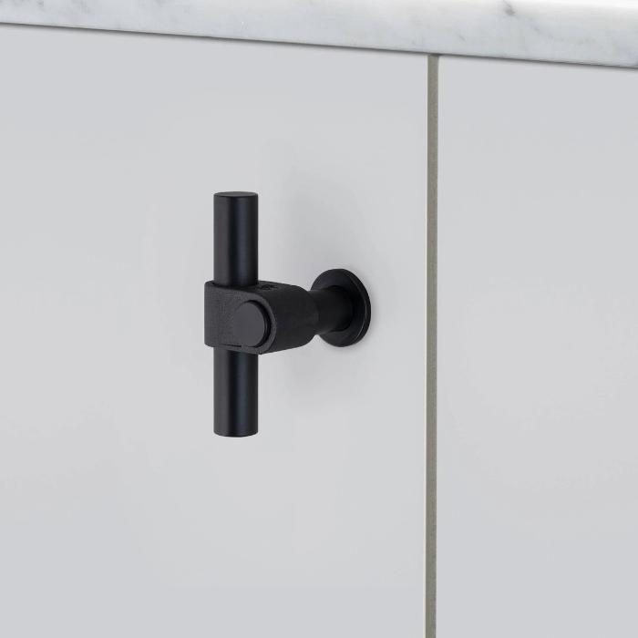 Cabinet knob Buster + Punch Cast