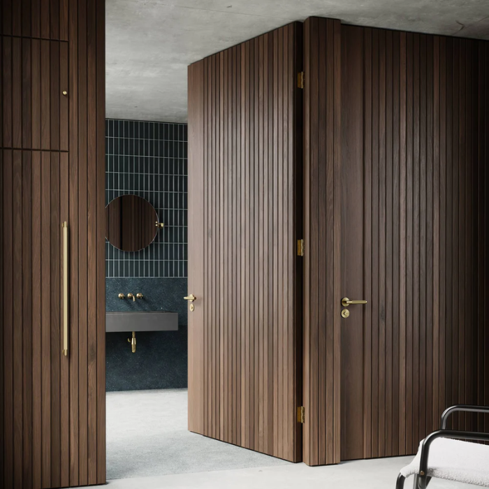 Closet bar Buster + Punch Cross