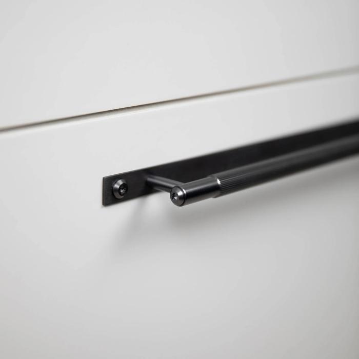 Mēbeļu rokturis uz plāksnes Buster + Punch Linear