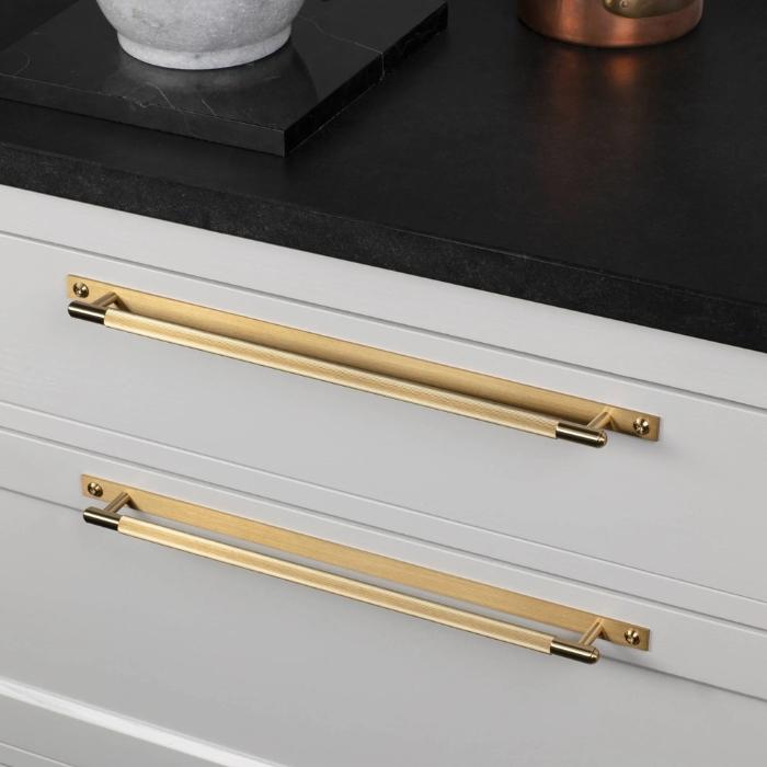 Mēbeļu rokturis uz plāksnes Buster + Punch Linear