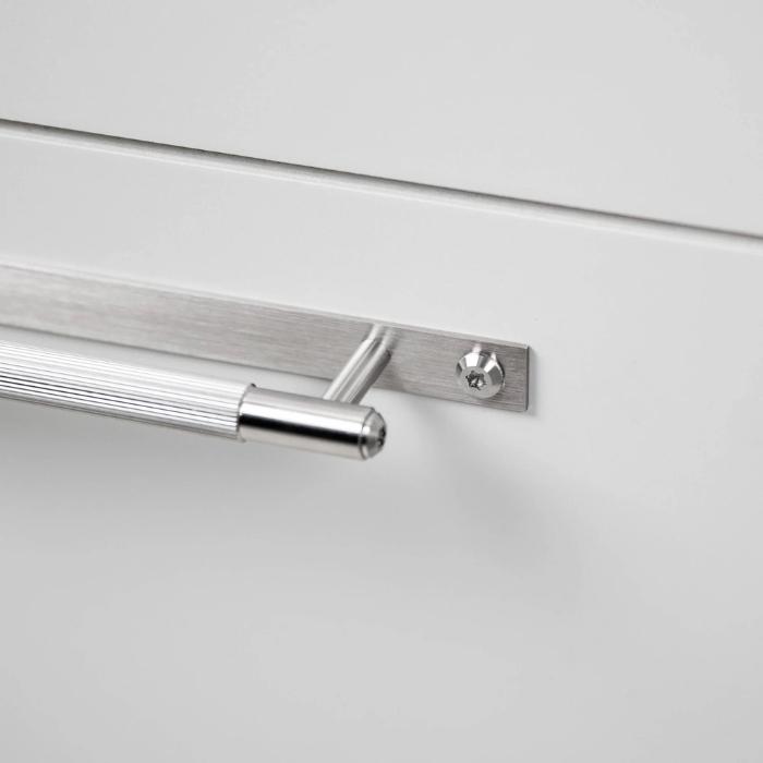 Mēbeļu rokturis uz plāksnes Buster + Punch Linear