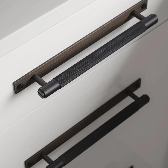 Pull bar on plate Buster + Punch Cross