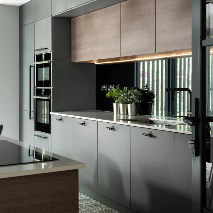 T-Bar on plate Buster + Punch Cross